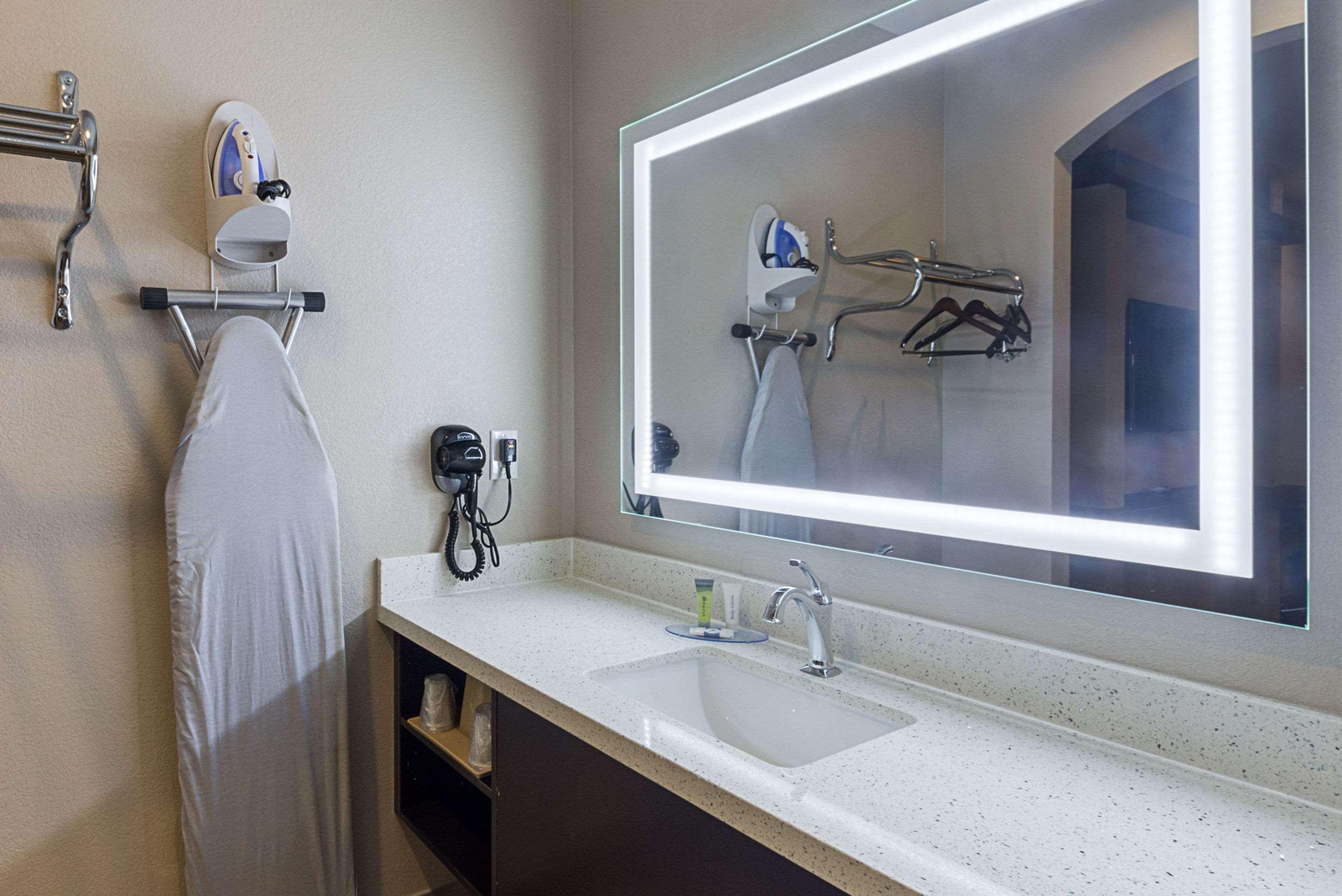 Econo Lodge Inn & Suites Houston Nw-Cy-Fair Jersey Village Exteriör bild