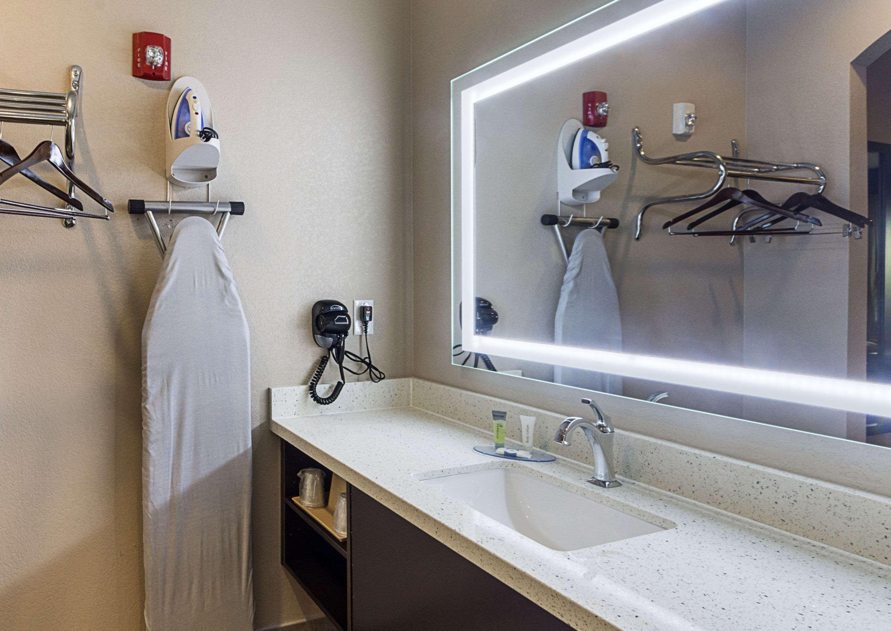 Econo Lodge Inn & Suites Houston Nw-Cy-Fair Jersey Village Exteriör bild