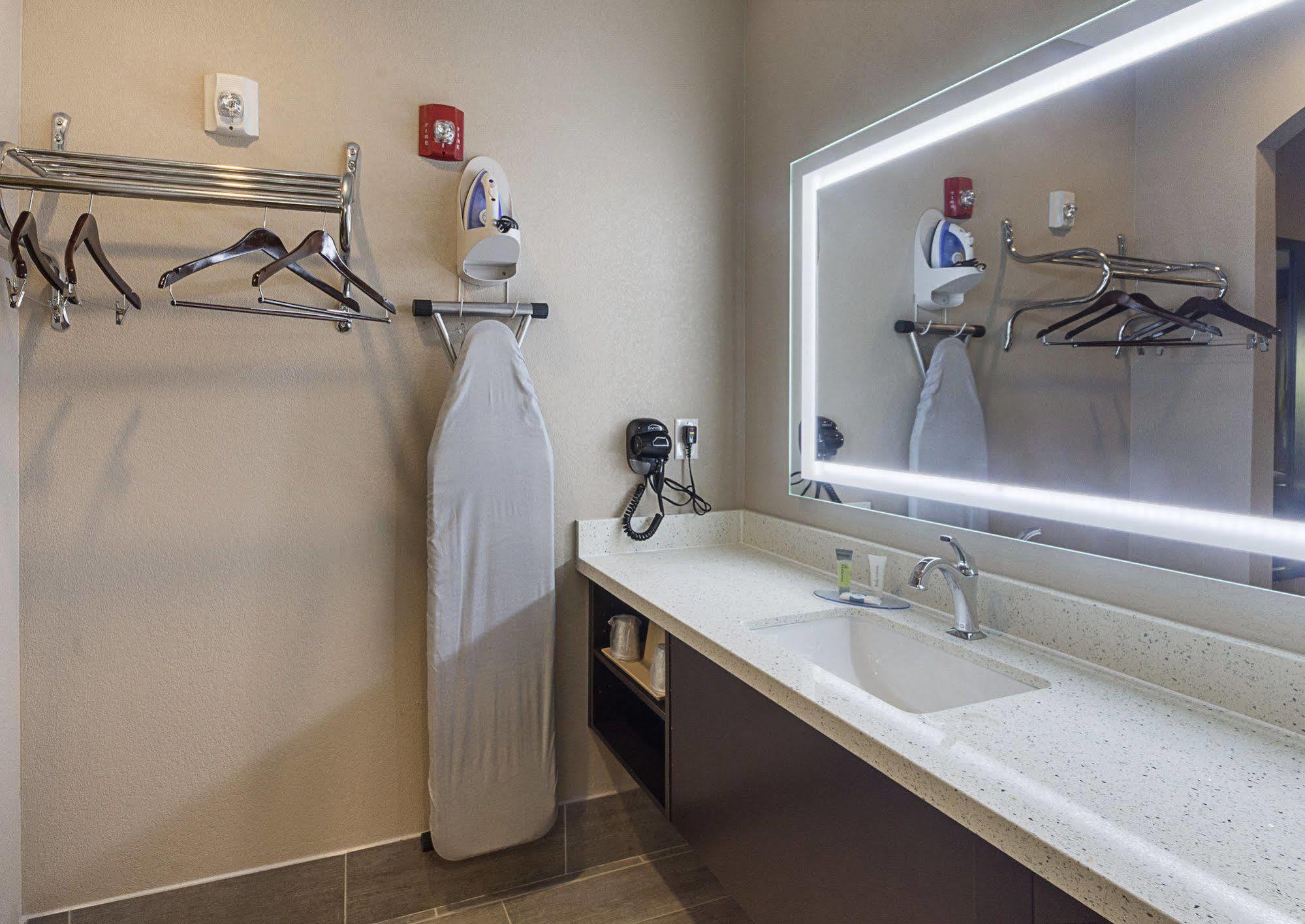 Econo Lodge Inn & Suites Houston Nw-Cy-Fair Jersey Village Exteriör bild
