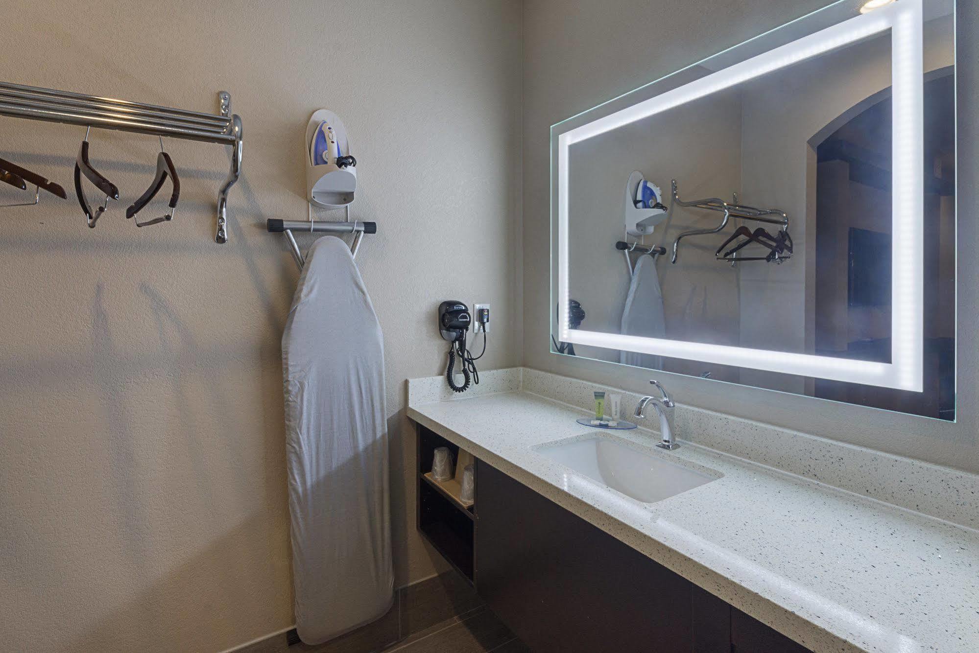 Econo Lodge Inn & Suites Houston Nw-Cy-Fair Jersey Village Exteriör bild