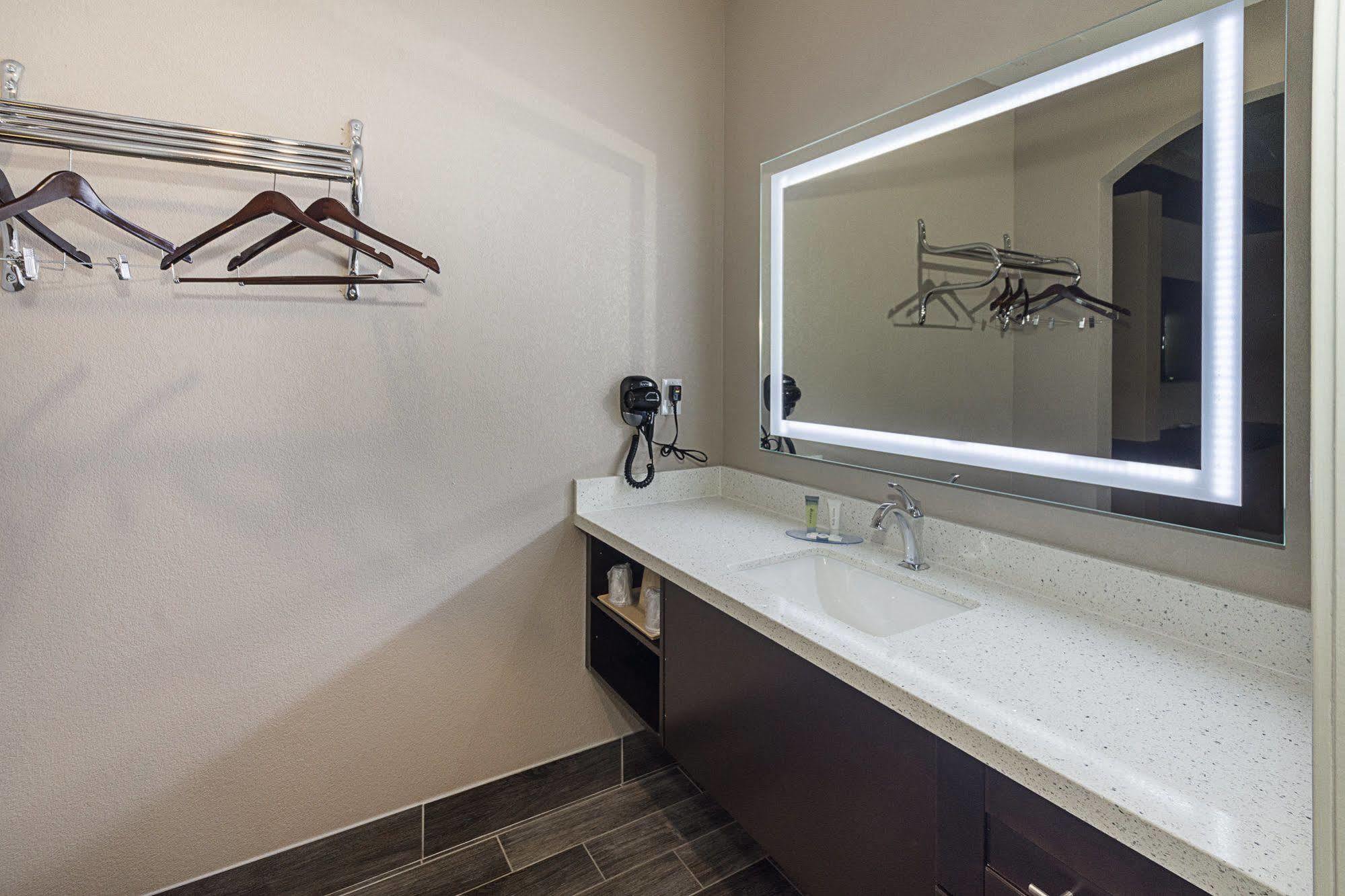 Econo Lodge Inn & Suites Houston Nw-Cy-Fair Jersey Village Exteriör bild