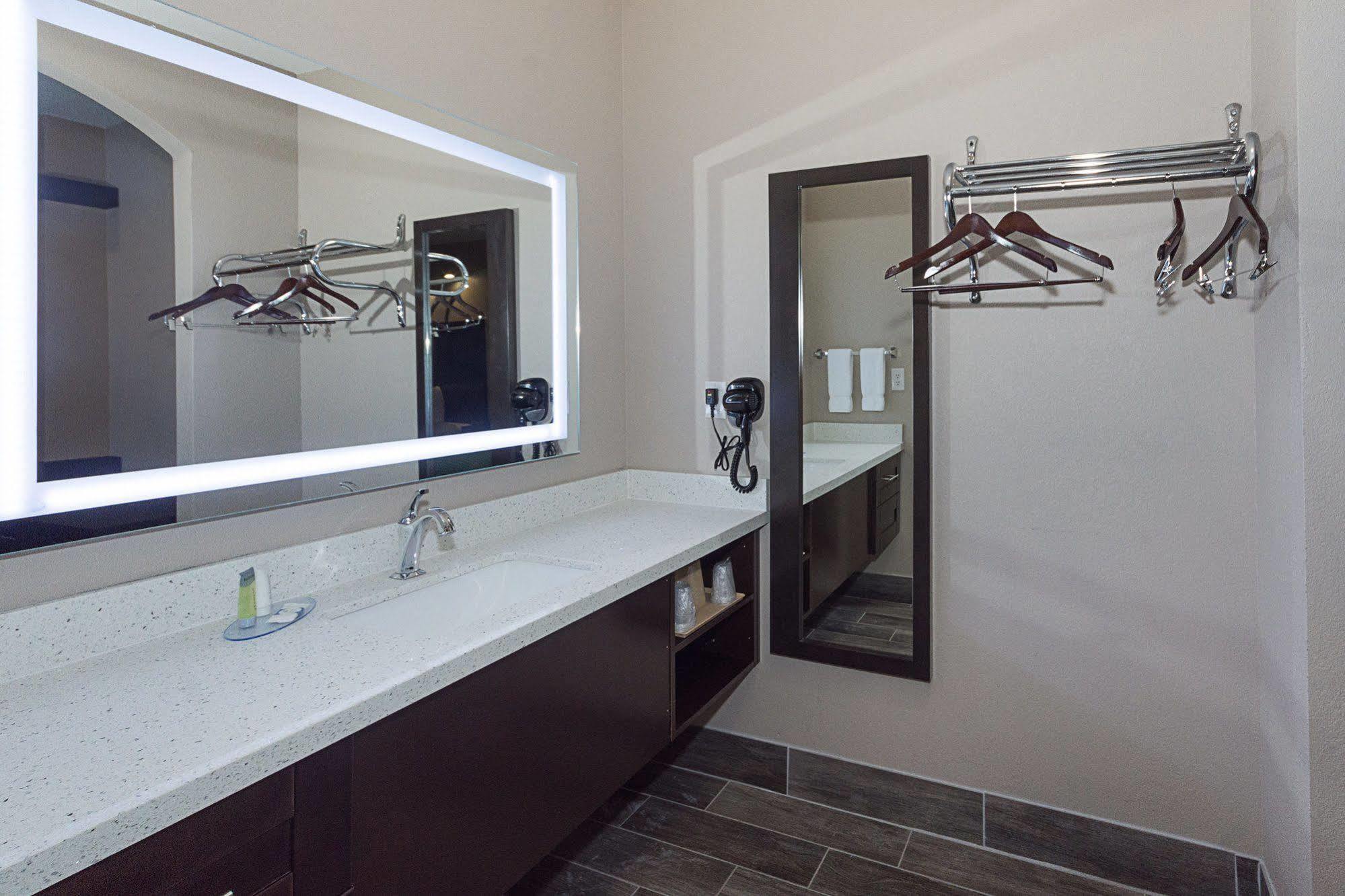 Econo Lodge Inn & Suites Houston Nw-Cy-Fair Jersey Village Exteriör bild